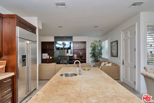 3000 Grand Canal, Venice, CA 90291