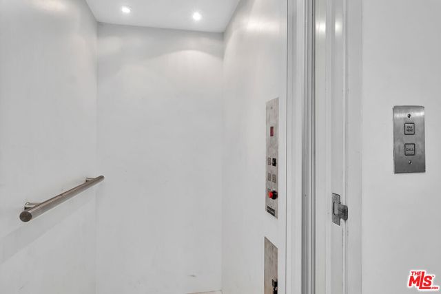 3000 Grand Canal, Venice, CA 90291