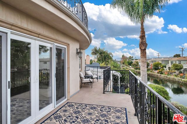 3000 Grand Canal, Venice, CA 90291