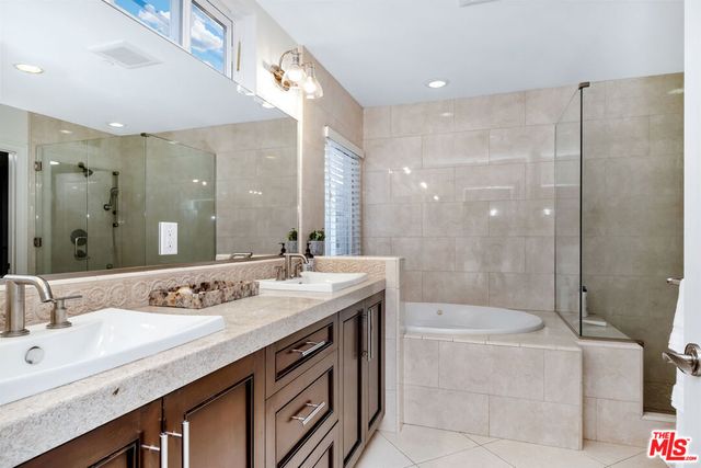 3000 Grand Canal, Venice, CA 90291