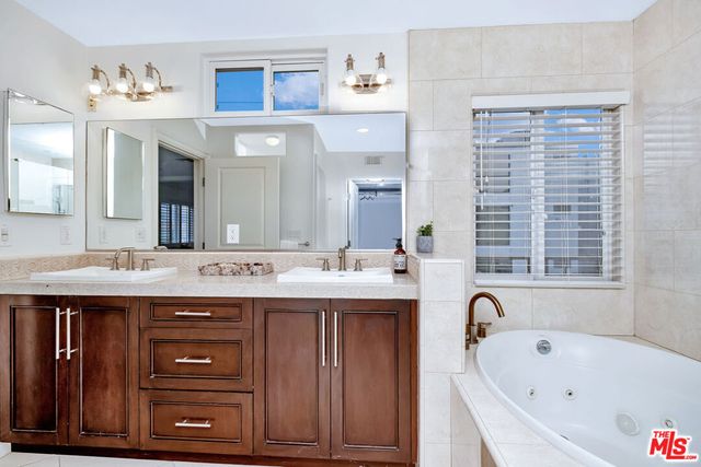 3000 Grand Canal, Venice, CA 90291