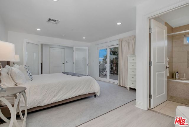 3000 Grand Canal, Venice, CA 90291