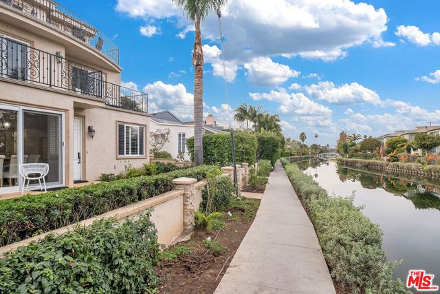 3000 Grand Canal, Venice, CA 90291