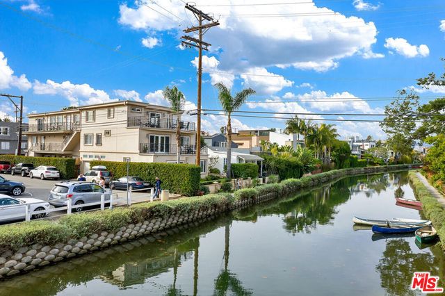 3000 Grand Canal, Venice, CA 90291