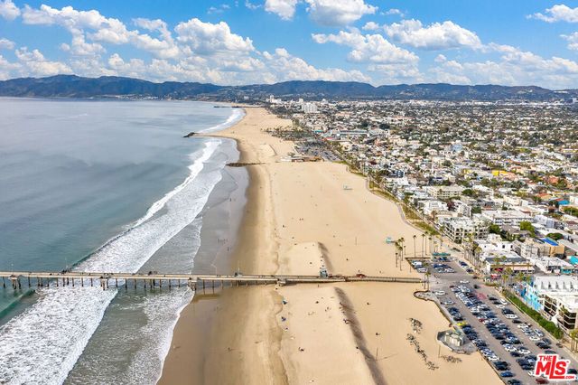 3000 Grand Canal, Venice, CA 90291