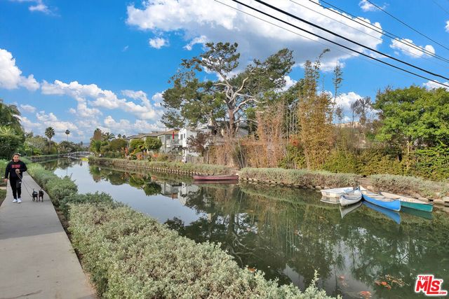 3000 Grand Canal, Venice, CA 90291