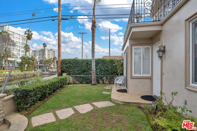 3000 Grand Canal, Venice, CA 90291