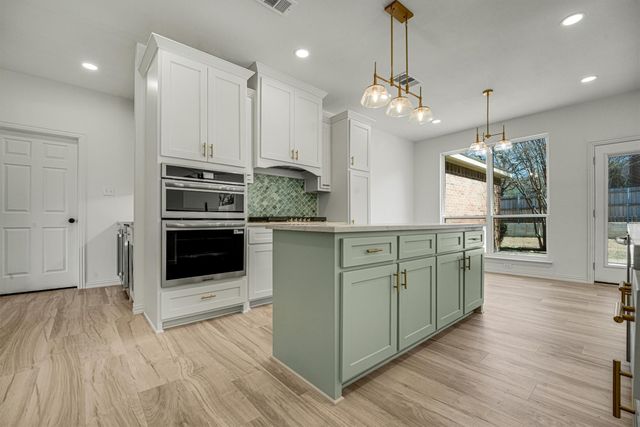 809 Forest Lakes Court, Keller, TX 76248