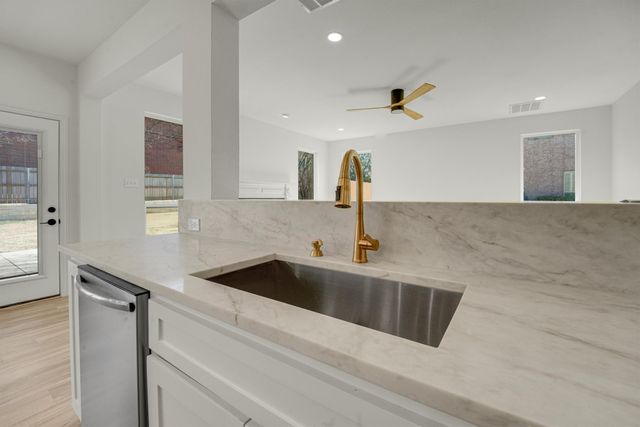 809 Forest Lakes Court, Keller, TX 76248