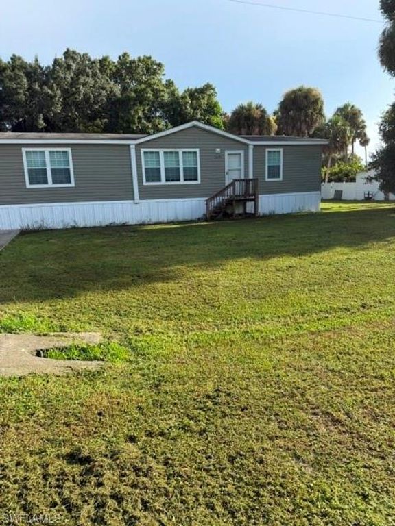 2495 Zoysia LN, NORTH FORT MYERS, FL 33917 — photo 2