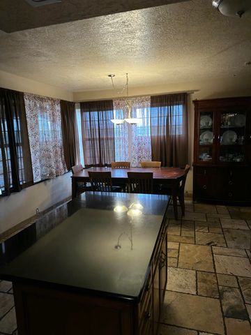 907 Foothill Drive SW, Albuquerque, NM 87105