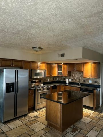 907 Foothill Drive SW, Albuquerque, NM 87105
