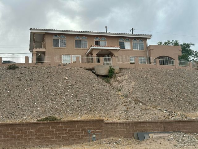907 Foothill Drive SW, Albuquerque, NM 87105