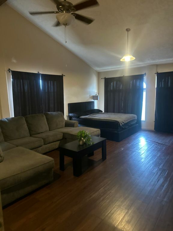907 Foothill Drive SW, Albuquerque, NM 87105