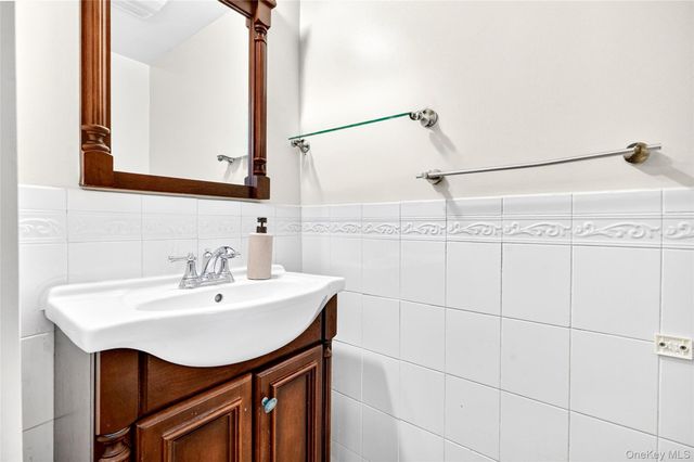 2 W Stone Street, Newburgh, NY 12550