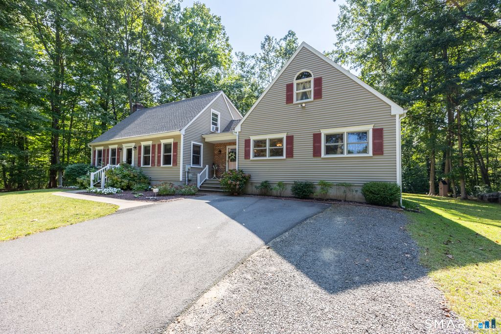 7 Stephens Court, Clinton, CT 06413