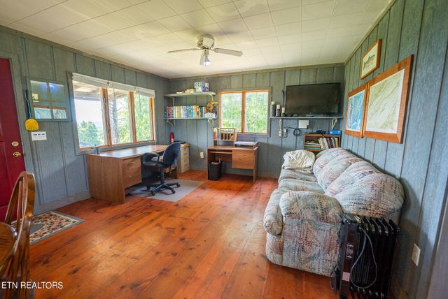 687 Big Springs Rd, Eidson, TN 37731