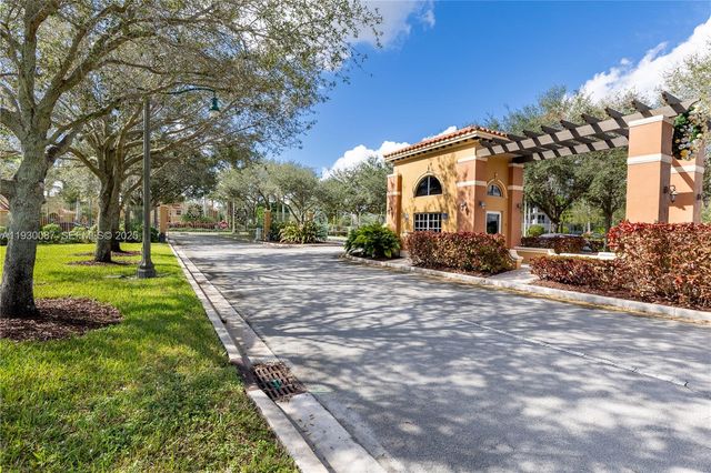 1009 SW 144th Ave 2701, Pembroke Pines, FL 33027