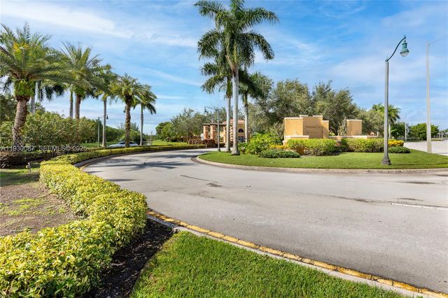 1009 SW 144th Ave 2701, Pembroke Pines, FL 33027