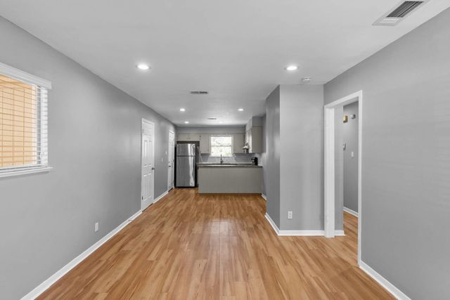 2205 Lanier DR B, Austin, TX 78757