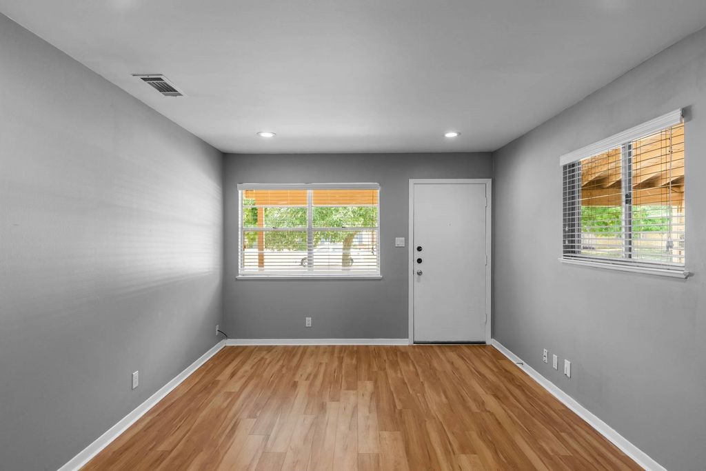 2205 Lanier DR B, Austin, TX 78757