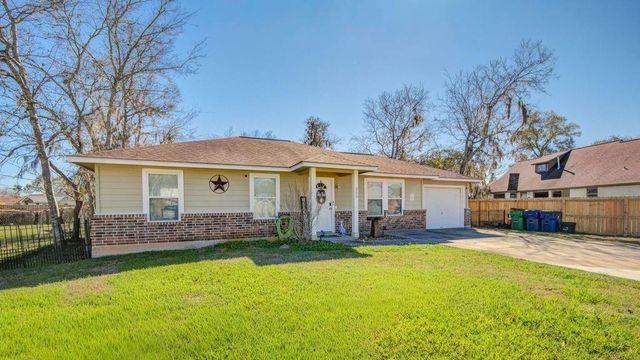 253 Briarcreek Street, Richwood, TX 77531