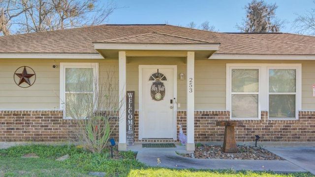 253 Briarcreek Street, Richwood, TX 77531