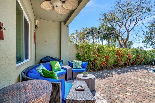 553 Gazetta Way, West Palm Beach, FL 33413