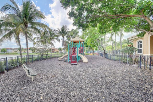 553 Gazetta Way, West Palm Beach, FL 33413