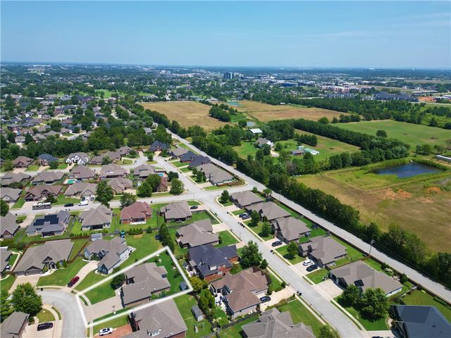 5401 S 61st Street, Rogers, AR 72758