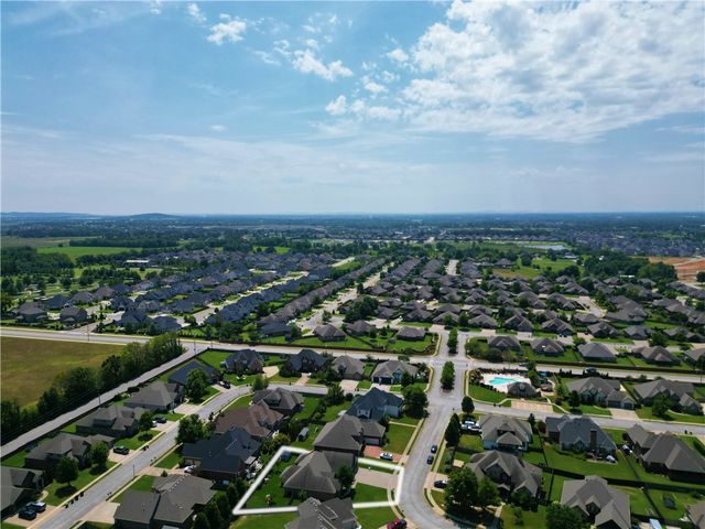 5401 S 61st Street, Rogers, AR 72758