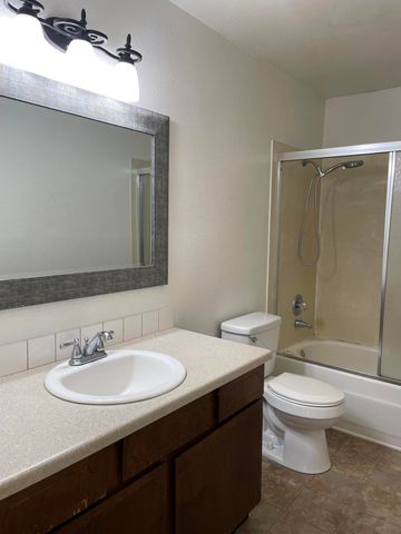 735 Kenyon Street, Medford, OR 97501