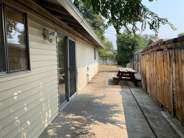 735 Kenyon Street, Medford, OR 97501