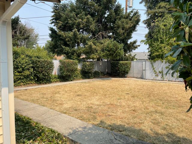 735 Kenyon Street, Medford, OR 97501