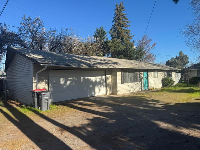 735 Kenyon Street, Medford, OR 97501