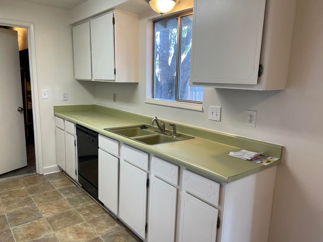 735 Kenyon Street, Medford, OR 97501