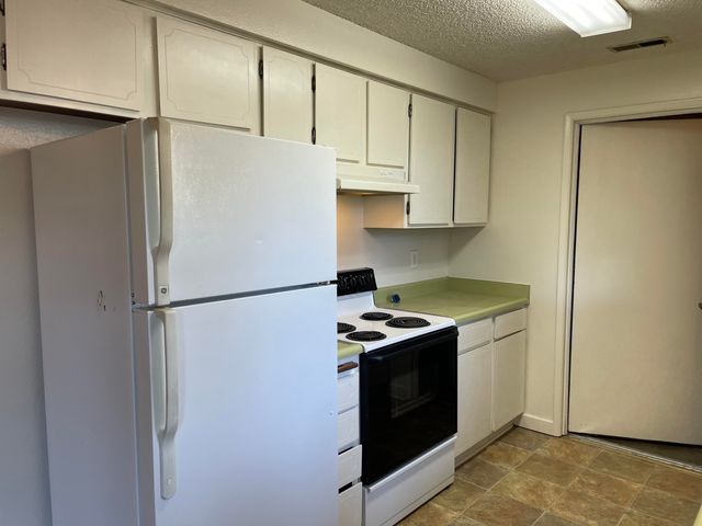 735 Kenyon Street, Medford, OR 97501