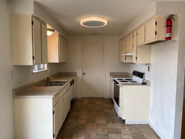 735 Kenyon Street, Medford, OR 97501