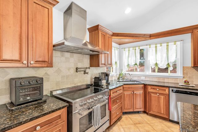 34 Steiner Drive, Mahopac, NY 10541