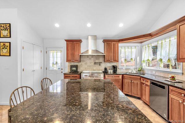 34 Steiner Drive, Mahopac, NY 10541