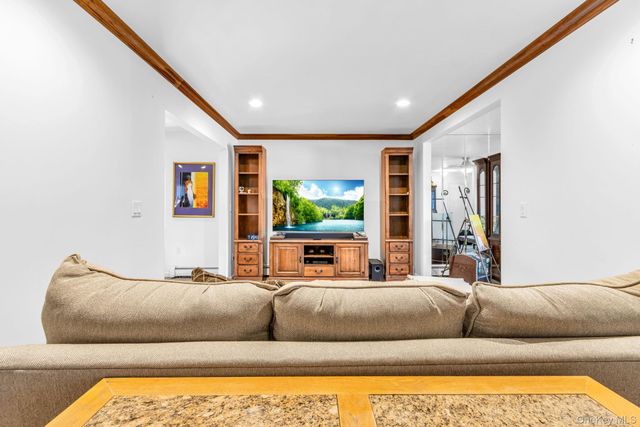 34 Steiner Drive, Mahopac, NY 10541