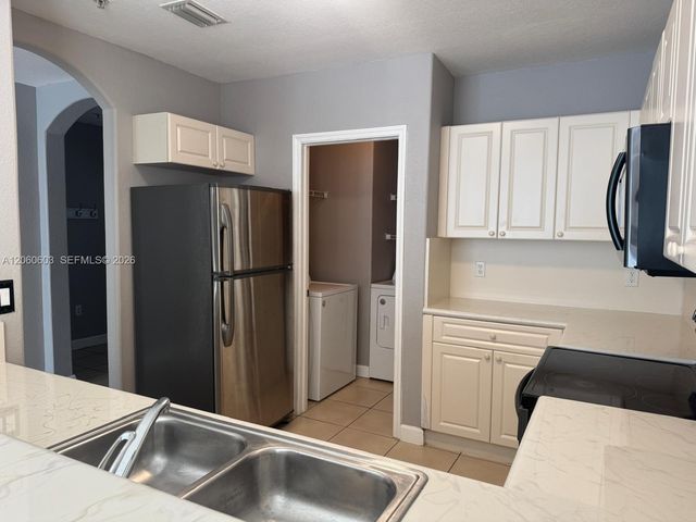 8091 W 36th Avenue 1, Hialeah, FL 33018