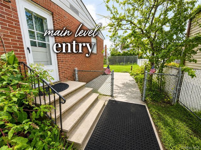 325 W Valley Stream Boulevard, Valley Stream, NY 11580