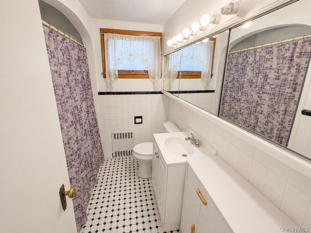 325 W Valley Stream Boulevard, Valley Stream, NY 11580