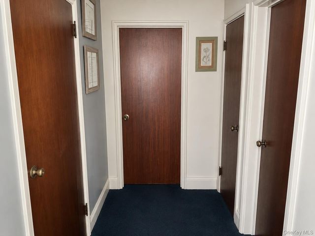 325 W Valley Stream Boulevard, Valley Stream, NY 11580