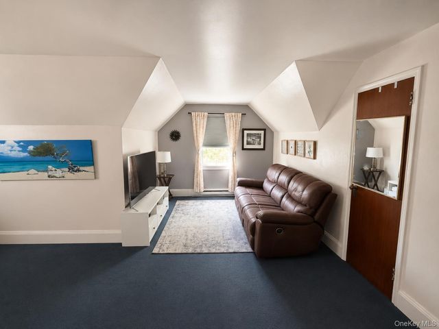 325 W Valley Stream Boulevard, Valley Stream, NY 11580