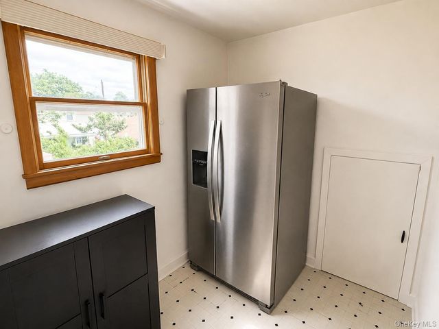 325 W Valley Stream Boulevard, Valley Stream, NY 11580