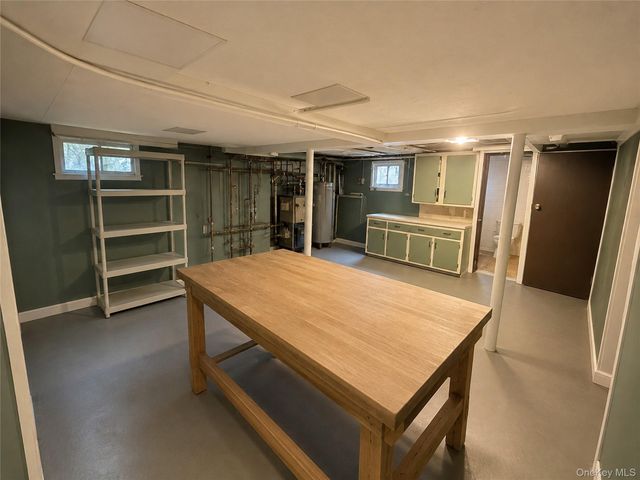 325 W Valley Stream Boulevard, Valley Stream, NY 11580