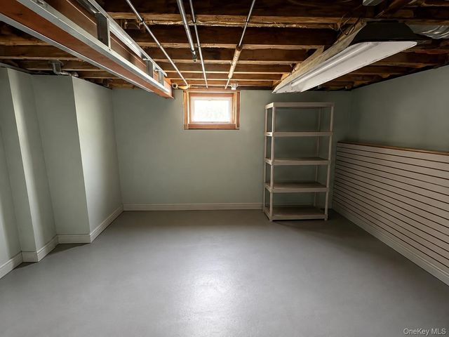 325 W Valley Stream Boulevard, Valley Stream, NY 11580