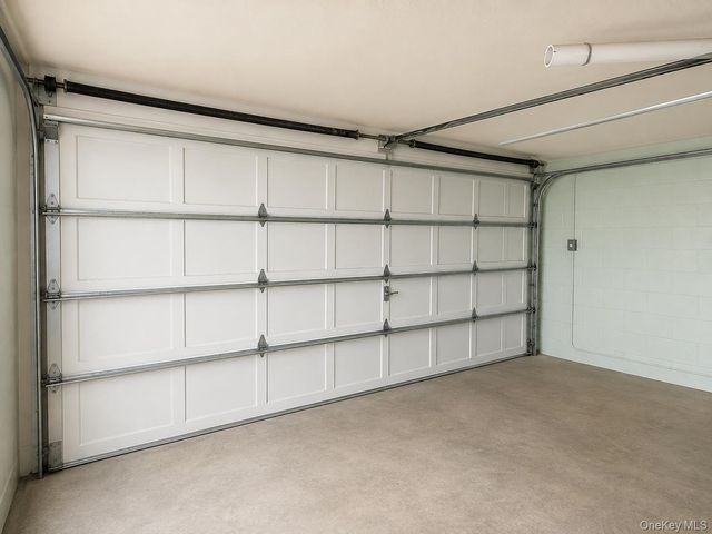 325 W Valley Stream Boulevard, Valley Stream, NY 11580